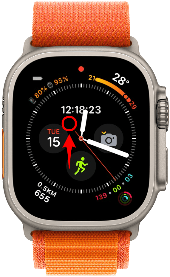 Appuyez longuement sur le cadran de votre montre Apple jusqu'à ce que vous voyiez une option à modifier.