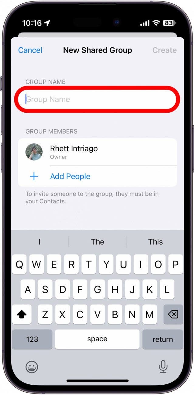 iPhone crée un groupe de mots de passe partagés avec le nom du groupe entouré en rouge
