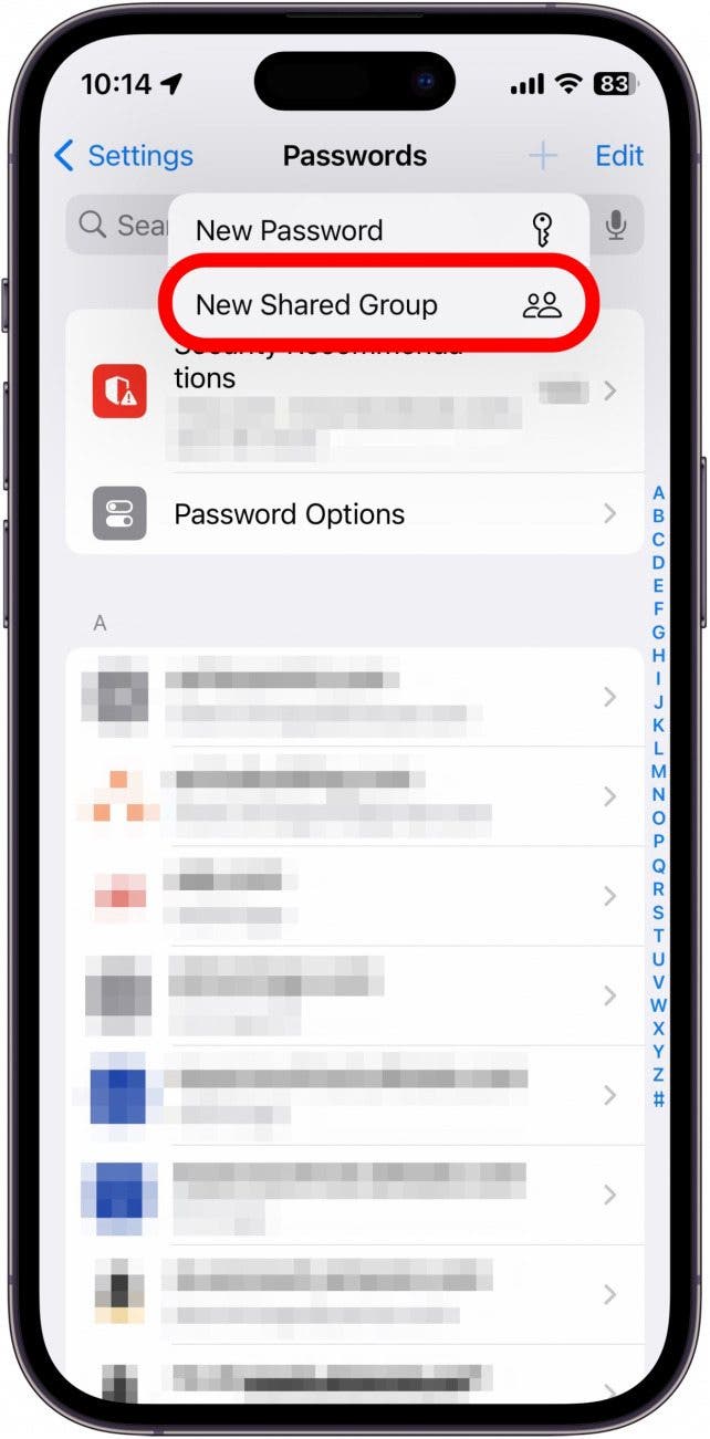 paramètres de mot de passe iphone avec nouveau bouton de groupe partagé entouré en rouge