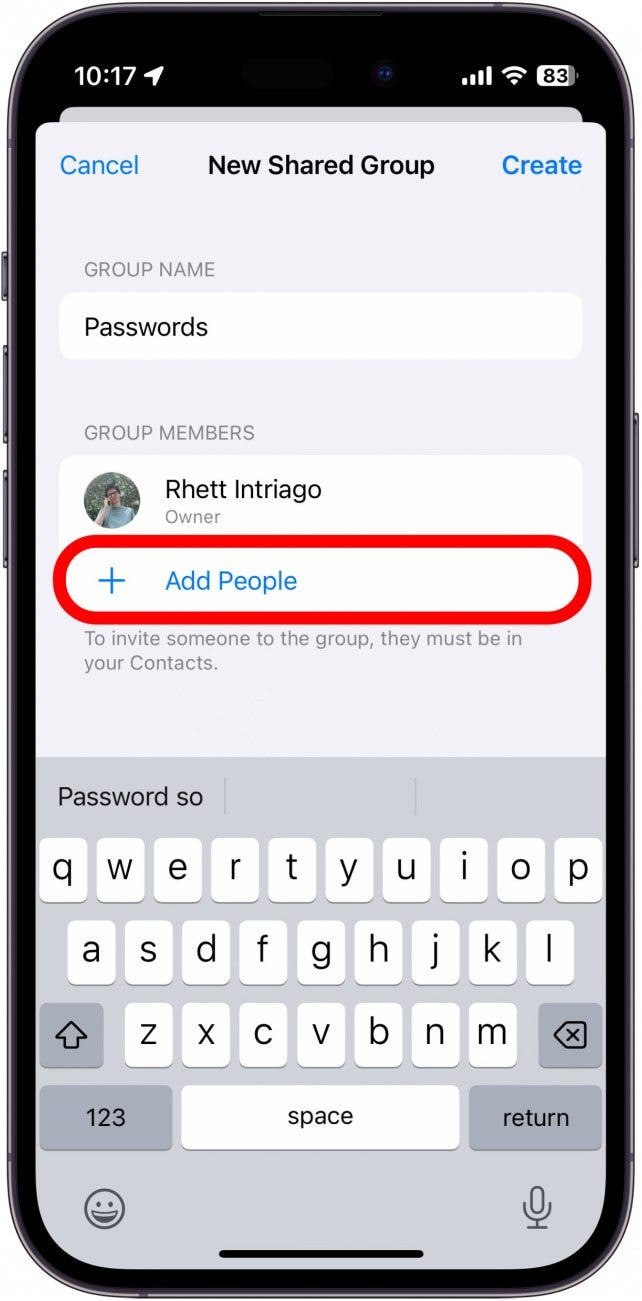 iPhone crée un groupe de mots de passe partagés avec le bouton Ajouter des personnes entouré en rouge