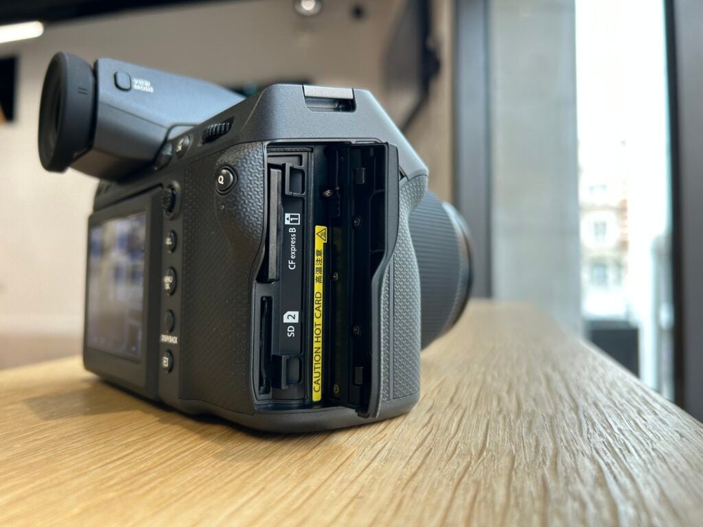 Emplacements pour carte mémoire Fujifilm GFX100 II