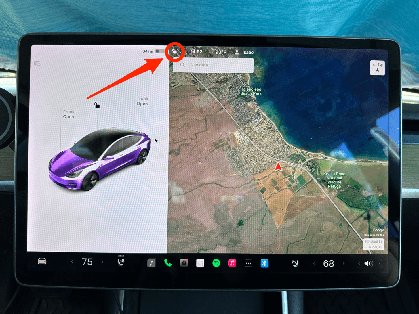 Appuyez sur l'icône de verrouillage/déverrouillage sur l'écran Tesla.