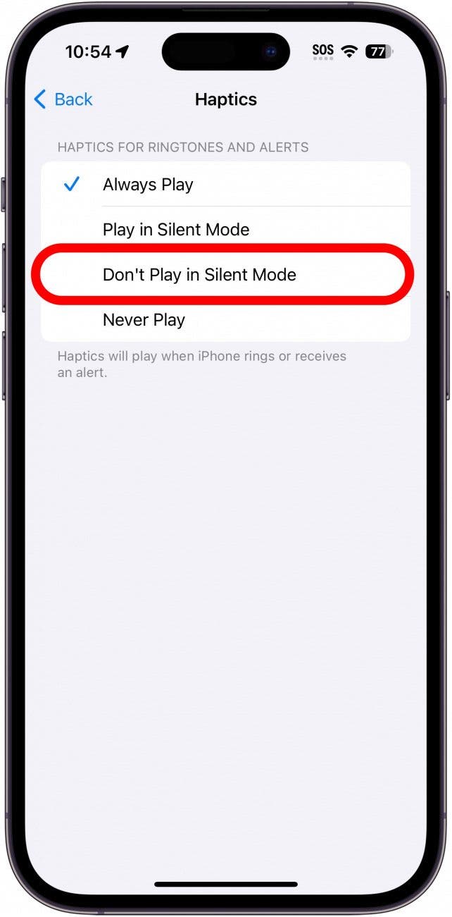 paramètres haptiques de l'iphone avec ne pas jouer en mode silencieux entouré en rouge