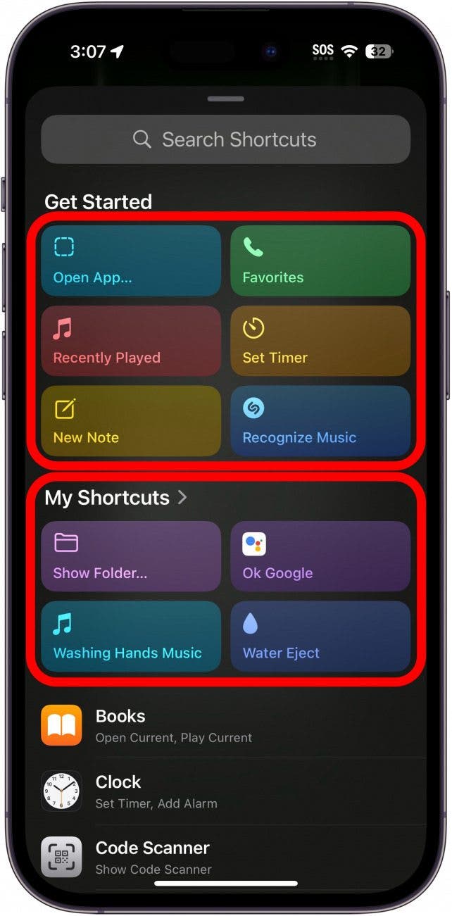 Paramètres des boutons d'action de l'iPhone affichant les différents raccourcis que l'on peut choisir, avec un cercle rouge autour de chaque section