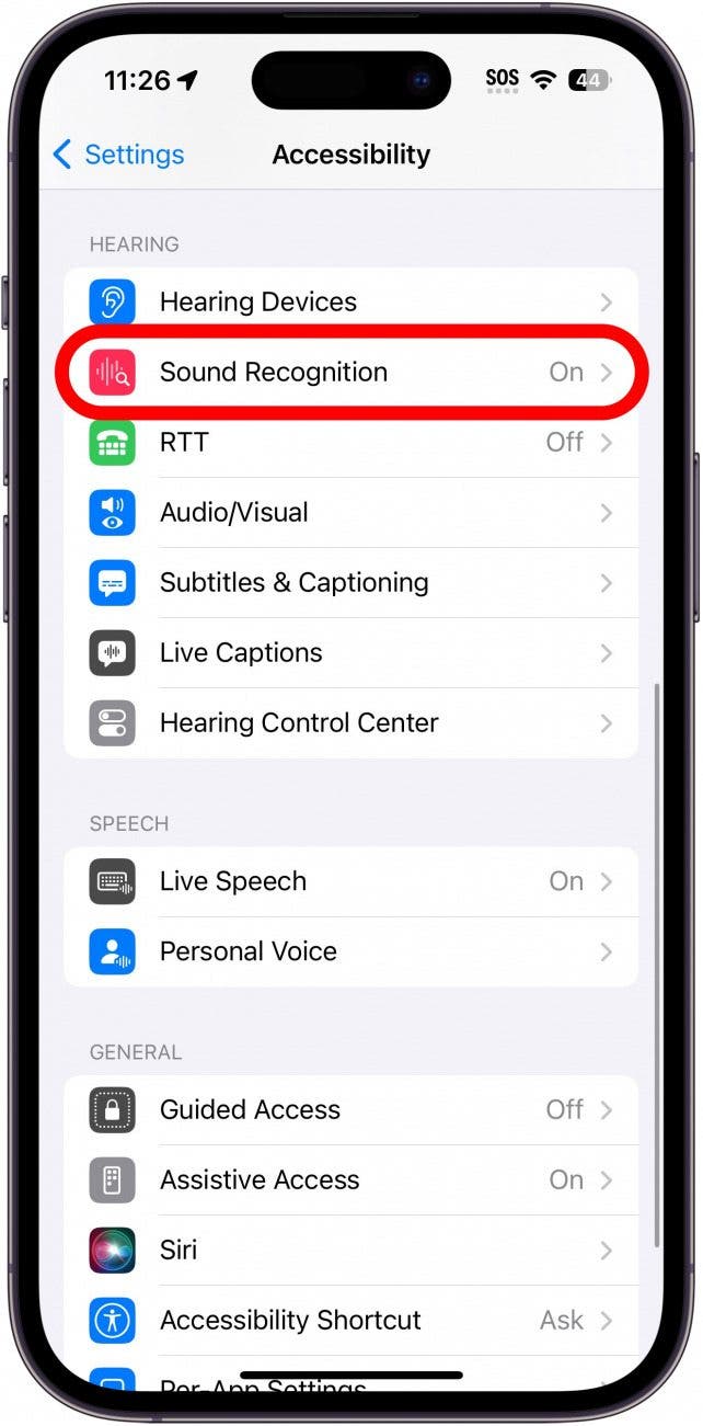 paramètres d'accessibilité iphone avec reconnaissance sonore entourée en rouge
