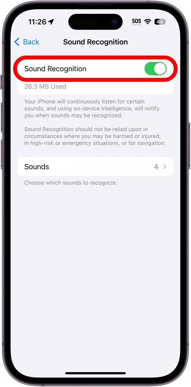 paramètres de reconnaissance sonore de l'iphone avec bascule de reconnaissance sonore entourée en rouge