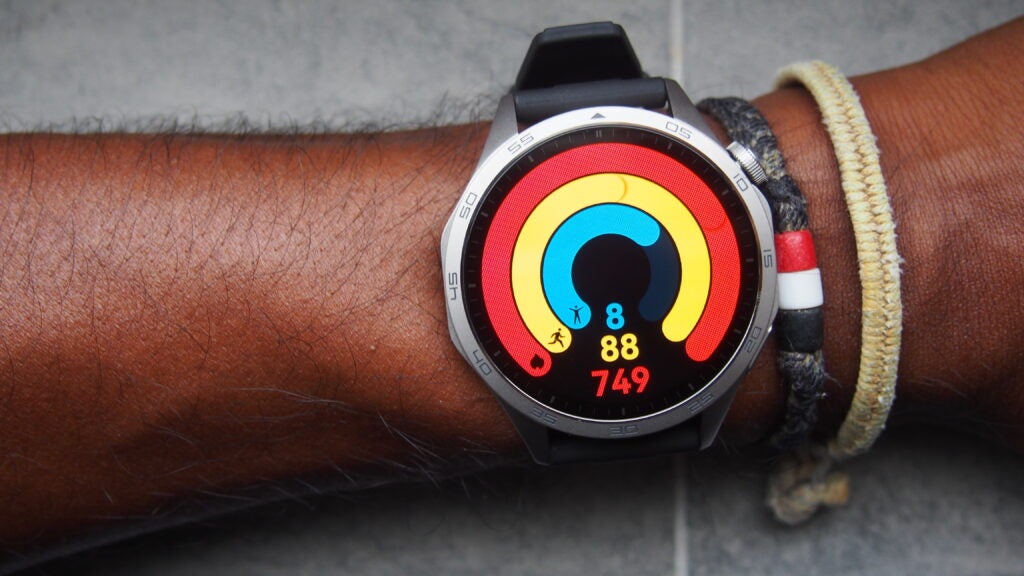 La Huawei Watch GT 4 utilise un système d'anneaux facile à comprendre pour le fitness