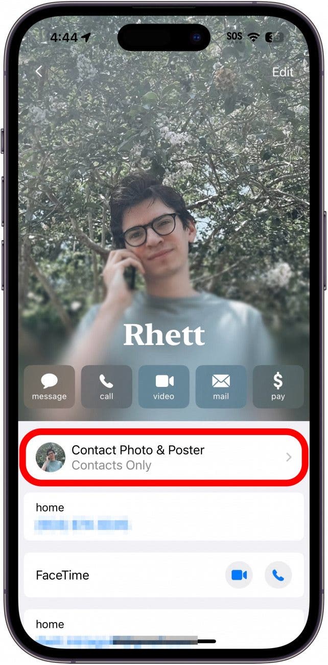 carte de contact iphone avec photo de contact et bouton affiche entouré en rouge