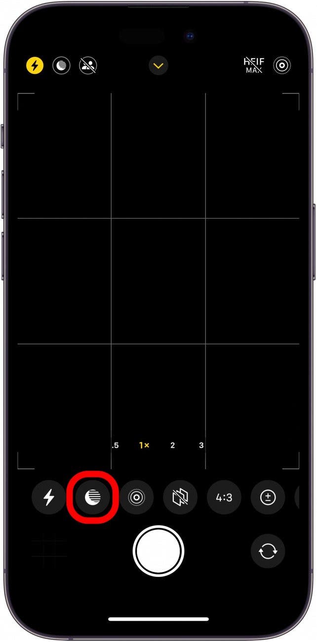 application appareil photo iPhone avec icône du mode nuit entourée en rouge