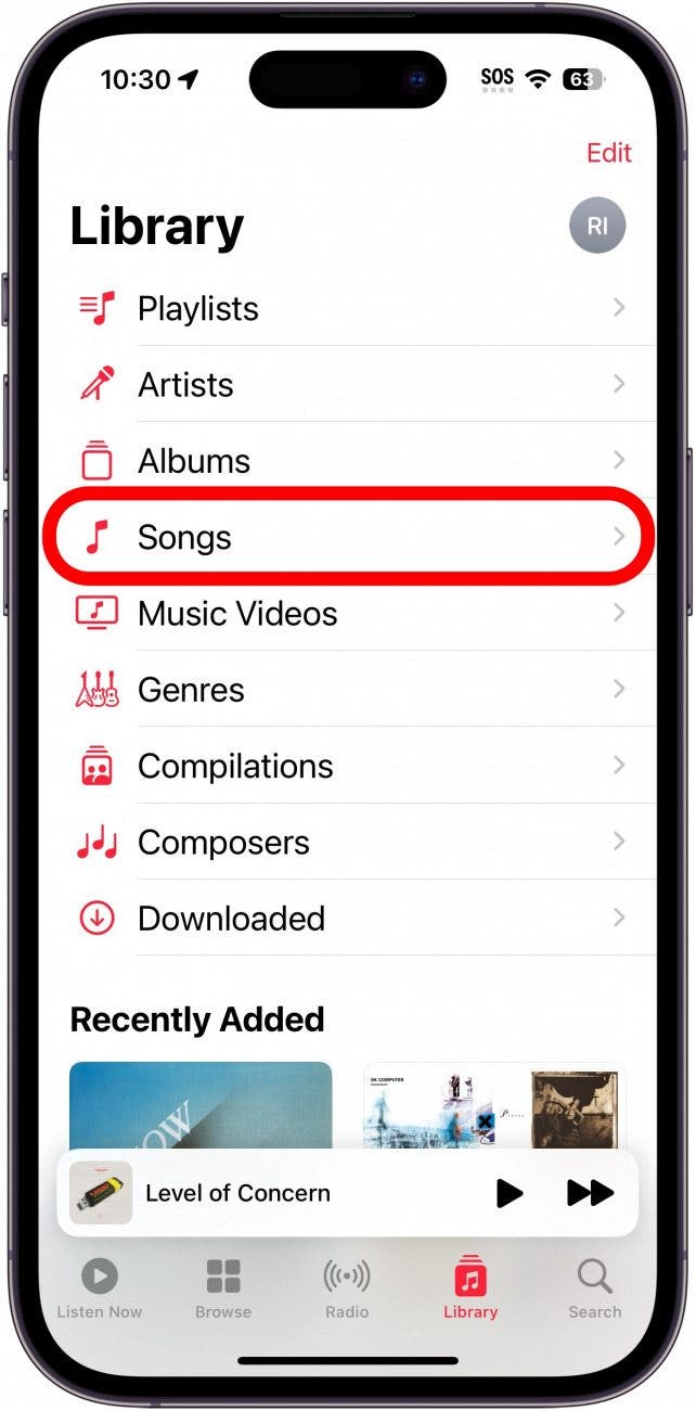 bibliothèque musicale Apple avec bouton de chansons entouré en rouge