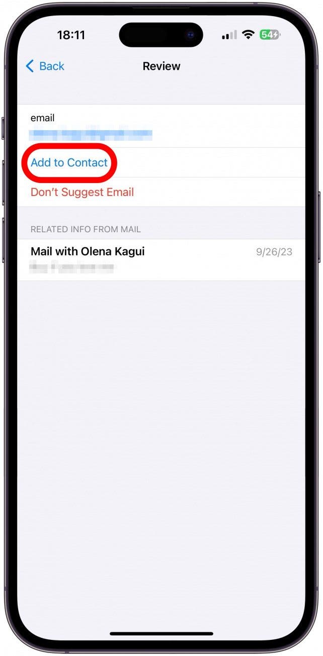 Si vous appuyez sur les suggestions Siri, vous pouvez voir l'option Ajouter au contact si vous souhaitez l'inclure dans votre carte de contact. 