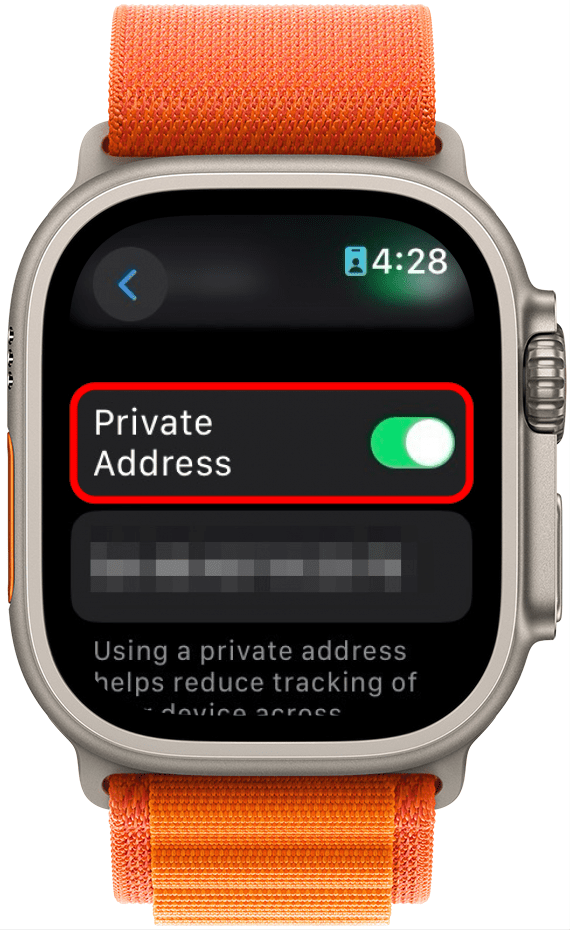 paramètres réseau Wi-Fi Apple Watch avec bascule d'adresse privée entourée en rouge