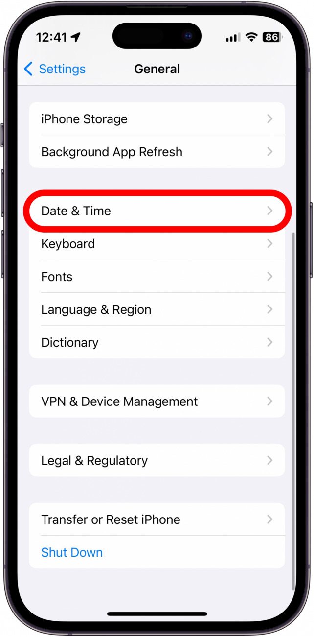 paramètres généraux de l'iphone avec date et heure entourées en rouge