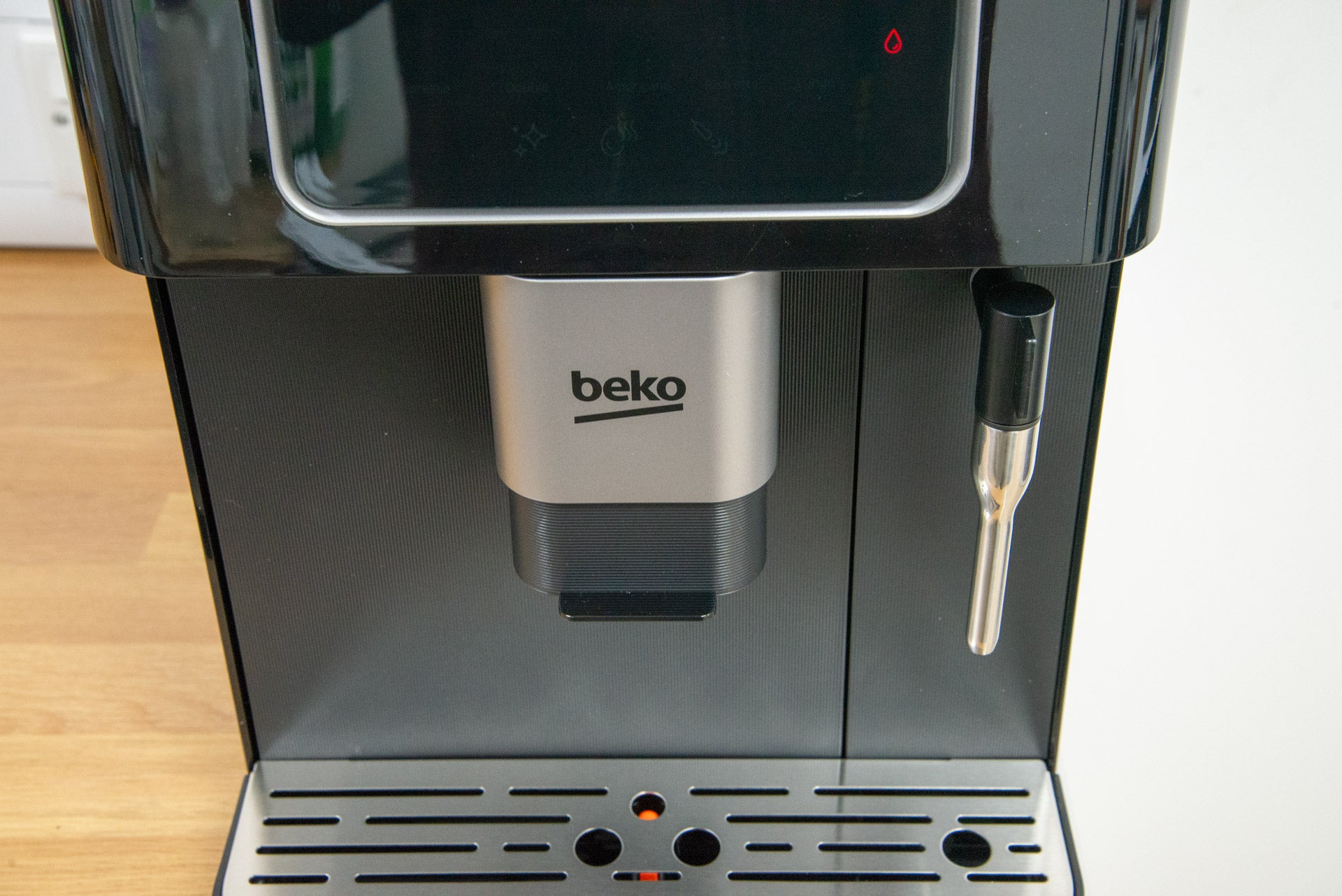 Beko CaffeExperto Bean To Cup Machine à café Bec de baguette à vapeur