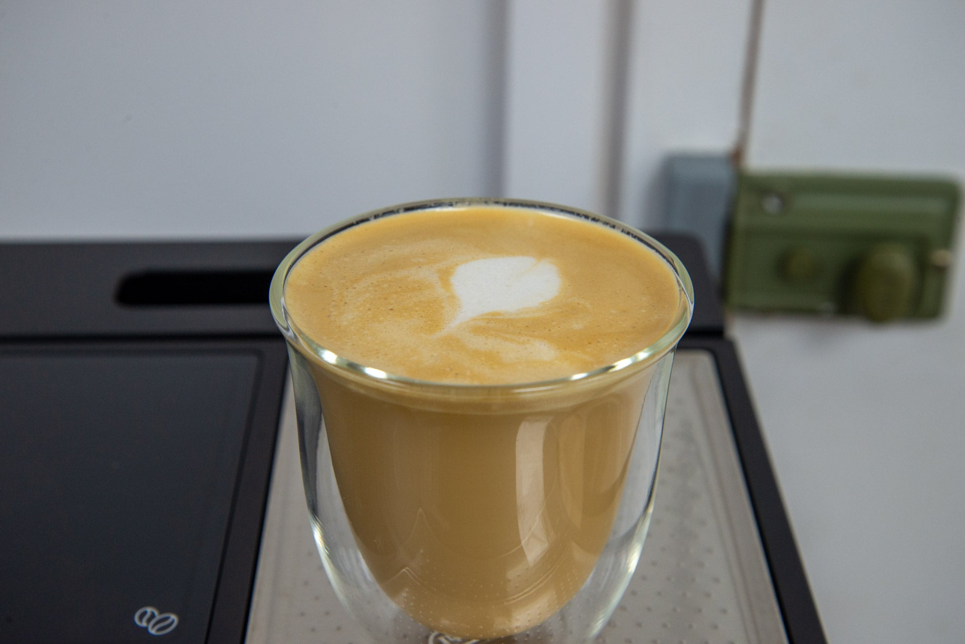 Beko CaffeExperto Machine à café Bean To Cup Baguette à vapeur plate blanc