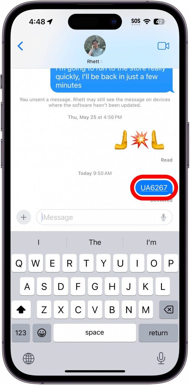 conversation par message électronique avec un cercle rouge autour d'un texte contenant le numéro de vol UA6267