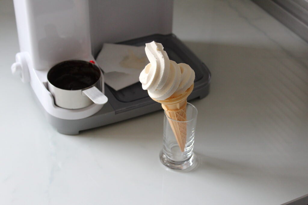 Machine à crème glacée molle Cuisinart crème glacée dans un cornet