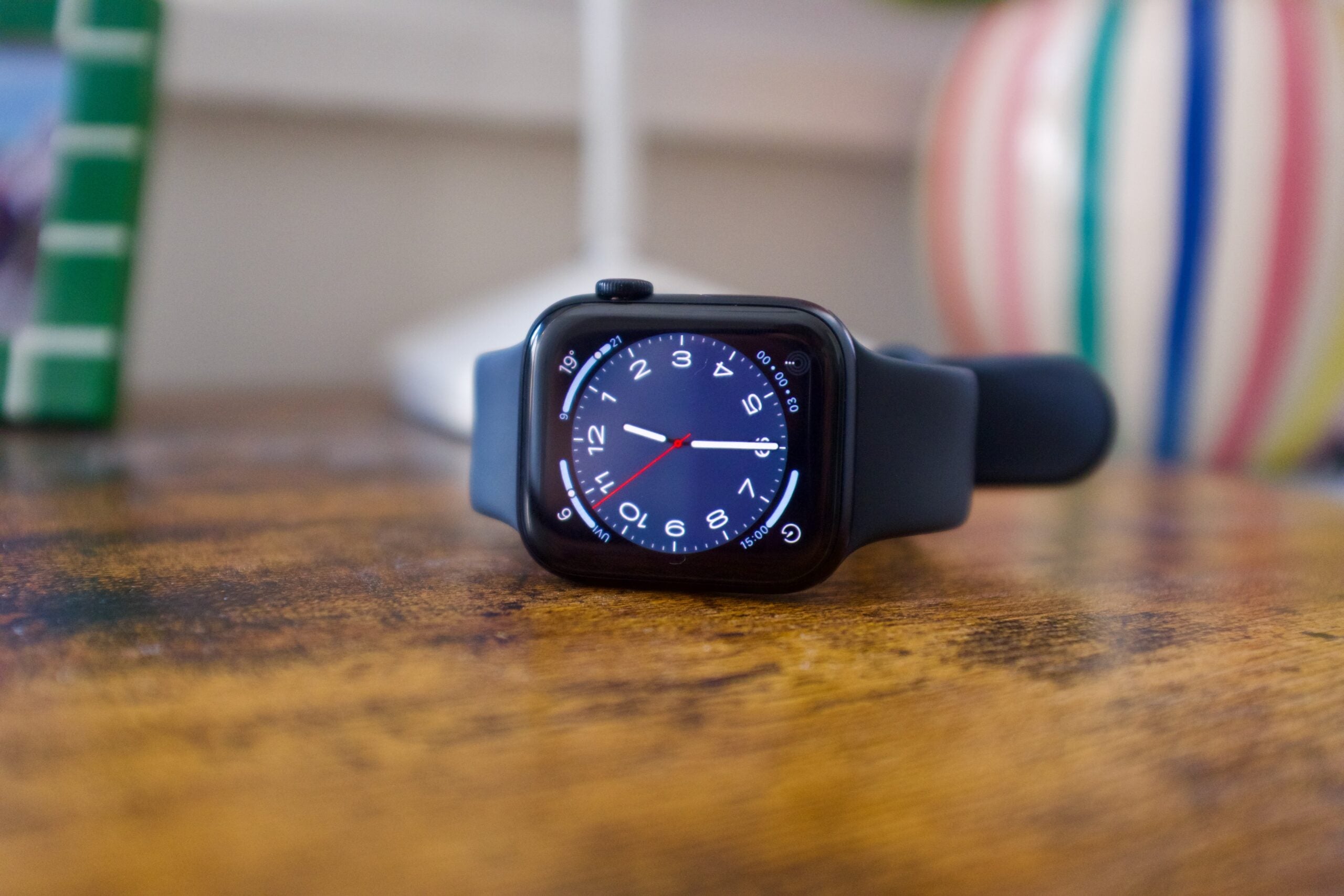 Apple Watch SE 2 avant avec horloge