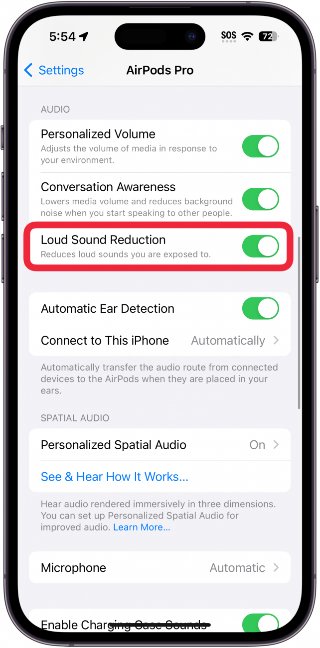 Écran de réglage des Airpods de l'iPhone avec un cadre rouge autour du bouton de réduction des sons forts