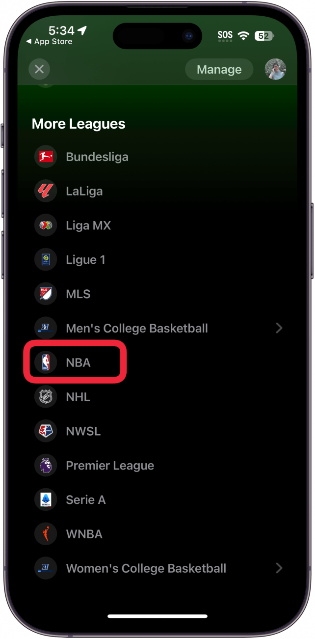 Application de sport pour iPhone affichant les ligues et les équipes avec un cadre rouge autour de la NBA