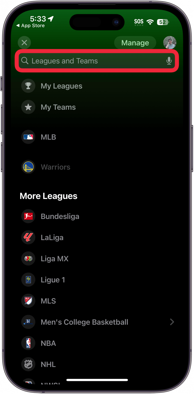 application de sport sur iPhone affichant les ligues et les équipes avec un cadre rouge autour de la barre de recherche