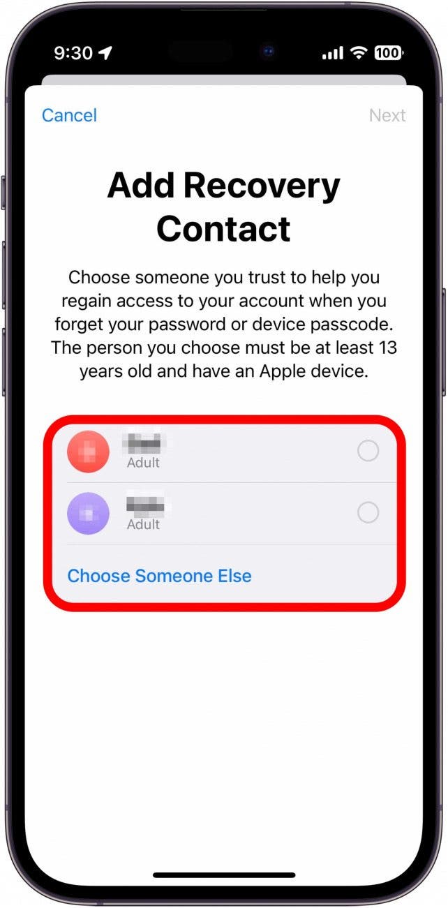 Processus de configuration des contacts de récupération de l'identifiant Apple affichant une liste de contacts entourés d'un cadre rouge