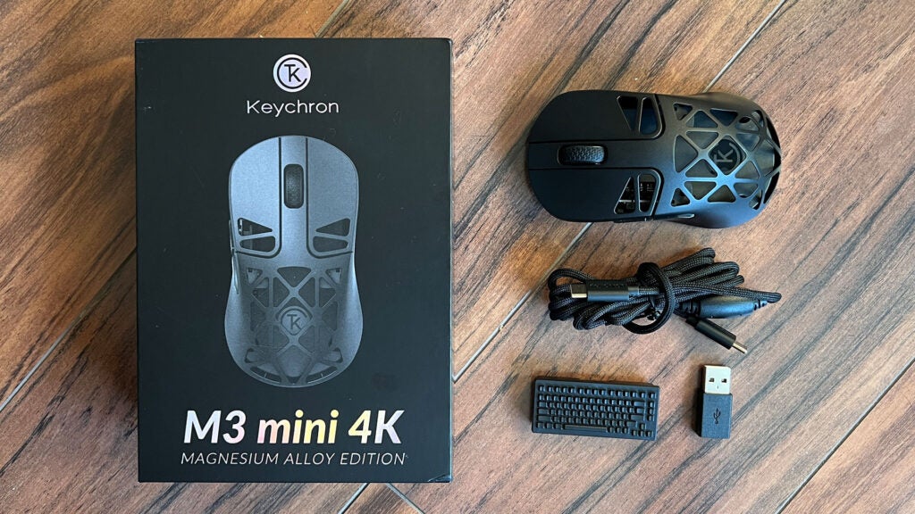 L'ensemble du package Keychron M3 4K Metal Edition.