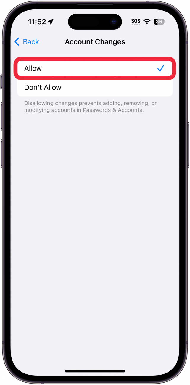Écran d'accès au compte de restrictions de contenu et de confidentialité de l'iPhone avec un cadre rouge autour de l'option Autoriser