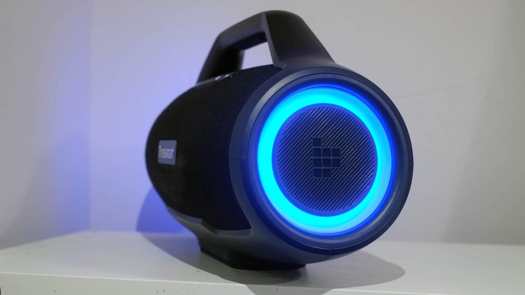 Haut-parleur portable Tronsmart Bang Max avec lumières LED bleues.