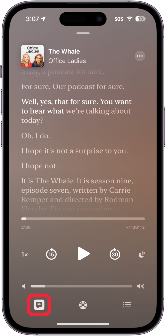 podcasts Apple affichant une transcription de podcast, avec un cadre rouge autour du bouton de transcription