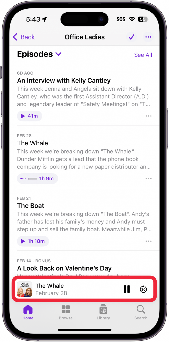 application de podcasts Apple iPhone avec une boîte rouge autour de la barre de lecture en cours