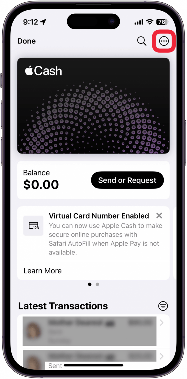 écran de carte Apple Cash dans l'application Wallet avec une boîte rouge autour du bouton de menu à trois points