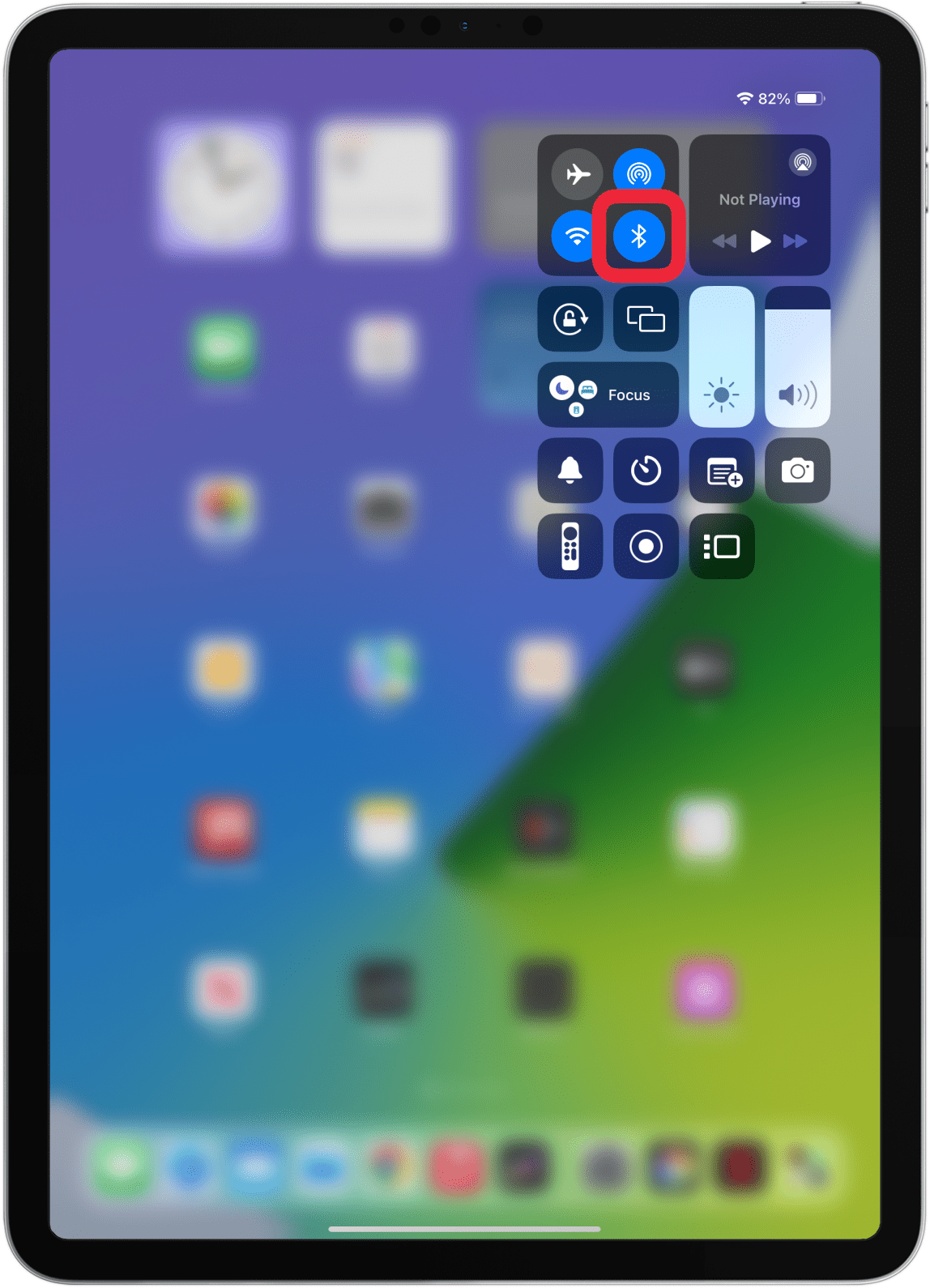 S'il s'agit d'un clavier Bluetooth, assurez-vous que le Bluetooth est activé sur votre iPad.