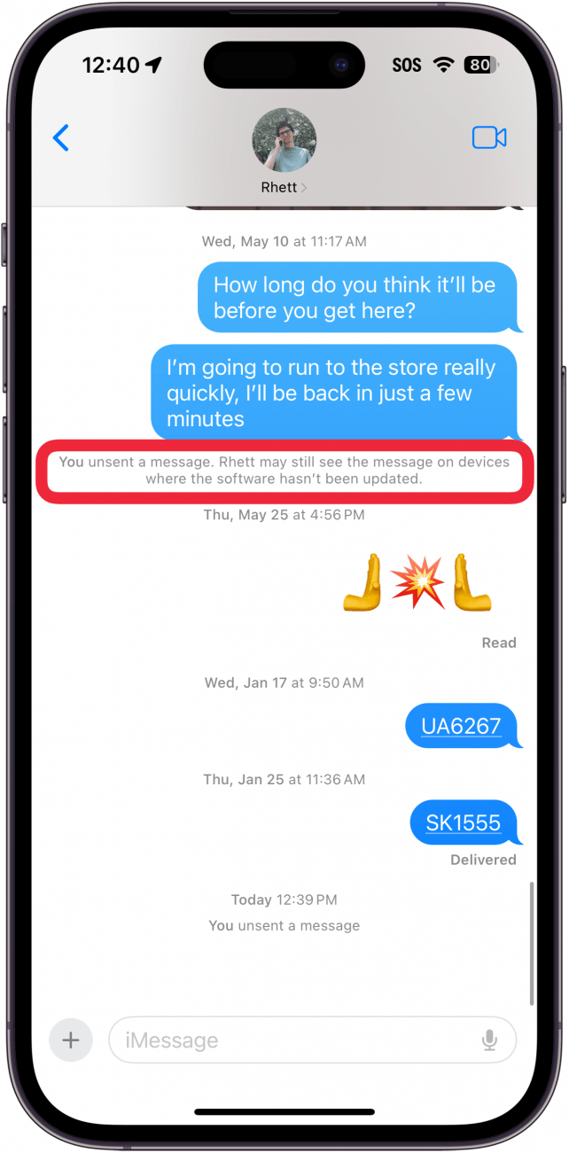 conversation par message iPhone avec un cadre rouge autour d'un message qui dit : "Vous avez annulé l'envoi d'un message.  Rhett peut toujours voir le message sur les appareils sur lesquels le logiciel n'a pas été mis à jour."