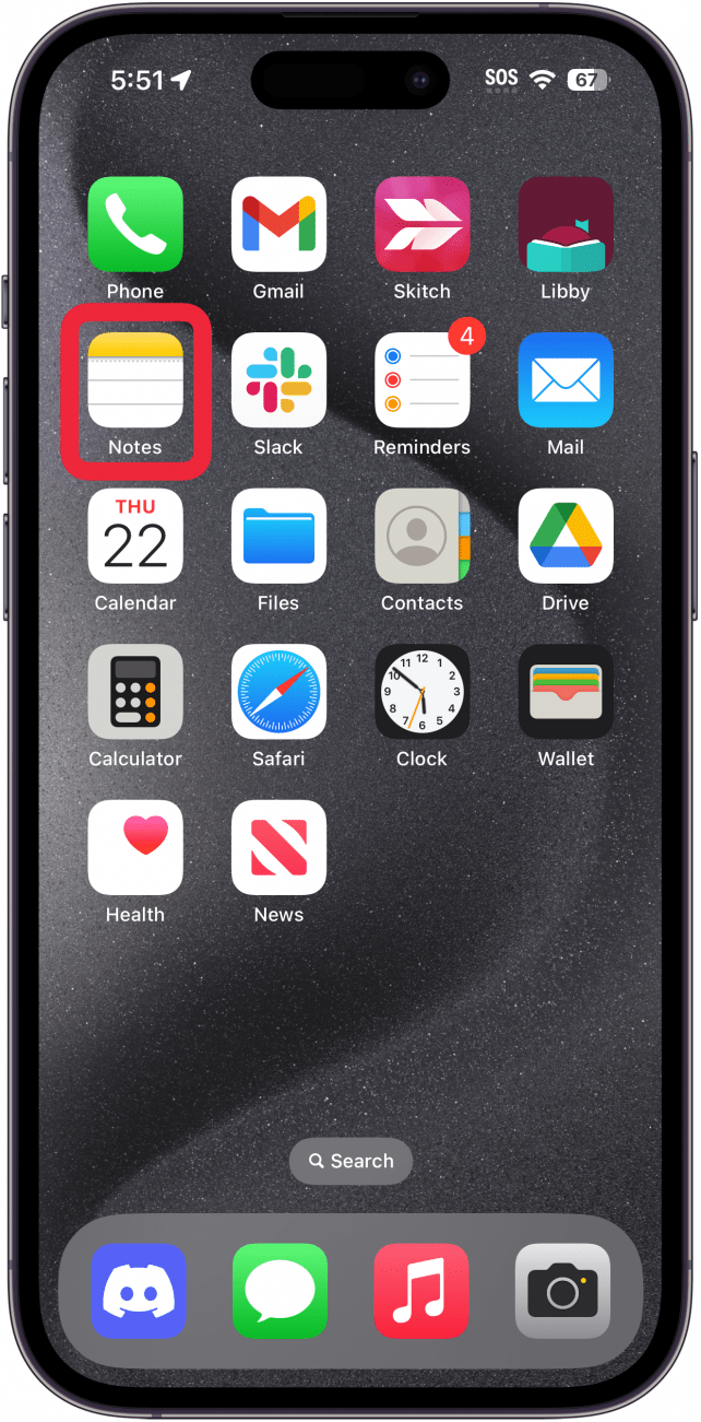 écran d'accueil de l'iPhone avec un cadre rouge autour de l'application Notes