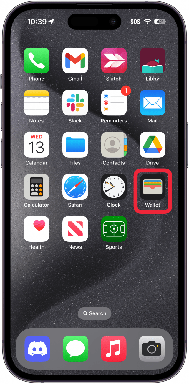 écran d'accueil de l'iphone avec application portefeuille entouré en rouge