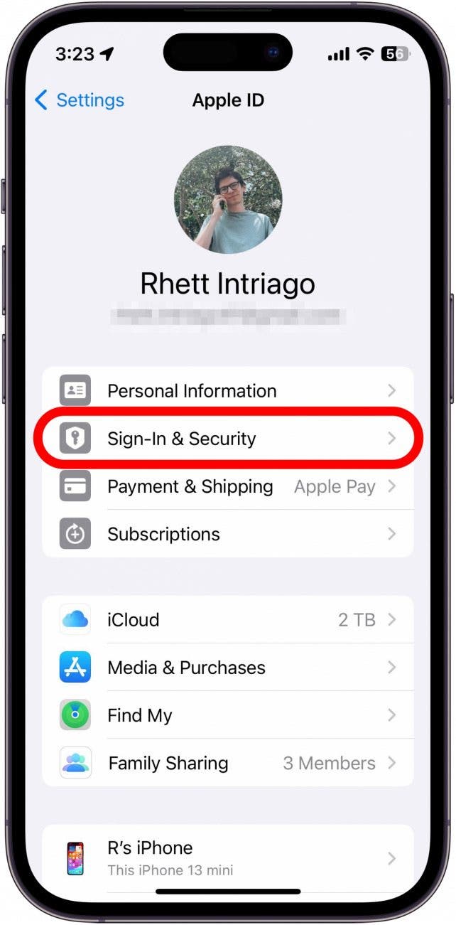 paramètres d'identification Apple iPhone avec un cadre rouge autour de la connexion et de la sécurité